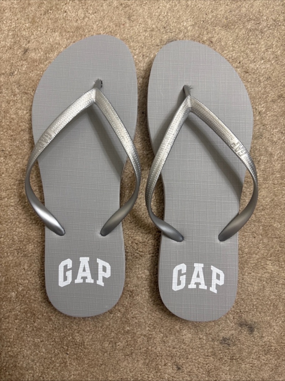 GAP Logo Flip Flops Women’s Size 8 Silver Gray “sugarcane” NWT Brand New